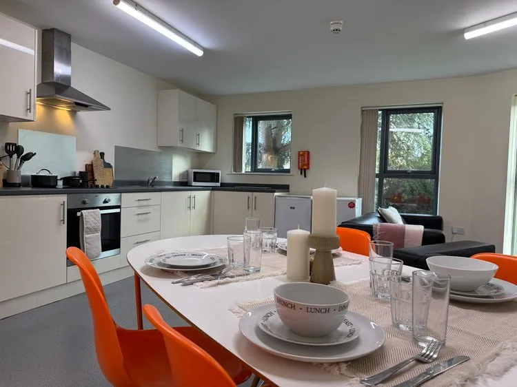 Apartment 3, Longdales Lodge, 1 Longdales Road, Lincoln, Lincolnshire, LN2 2EQ - Image 1